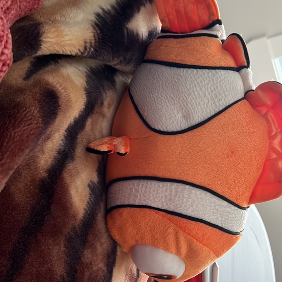 Disney store stuffed nemo - Picture 2 of 2